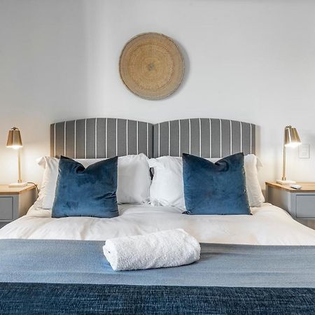 17 Marine, 2 Bedroom Sea-Facing Apt101 Hermanus Buitenkant foto